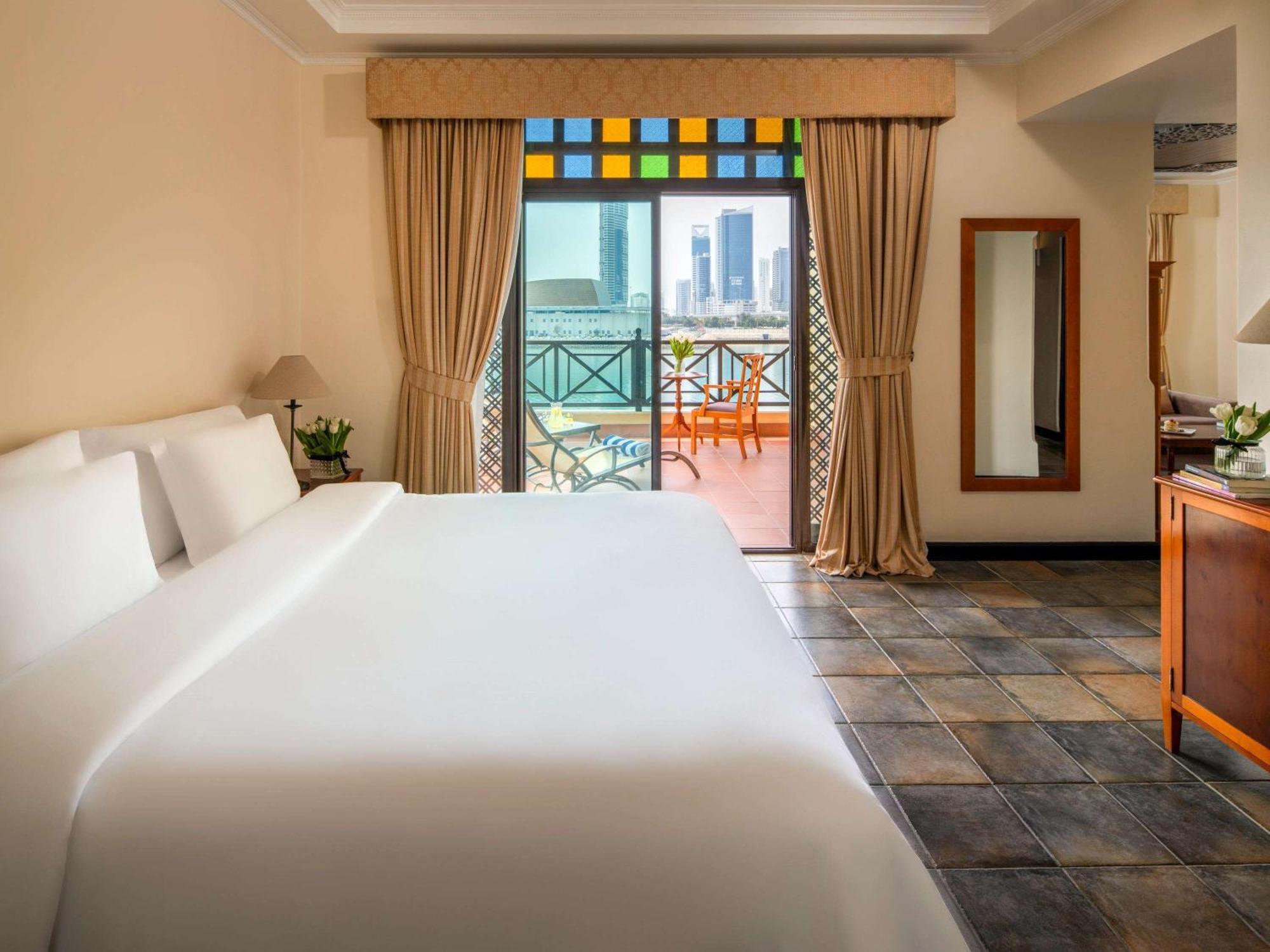 Novotel Bahrain Al Dana 4*