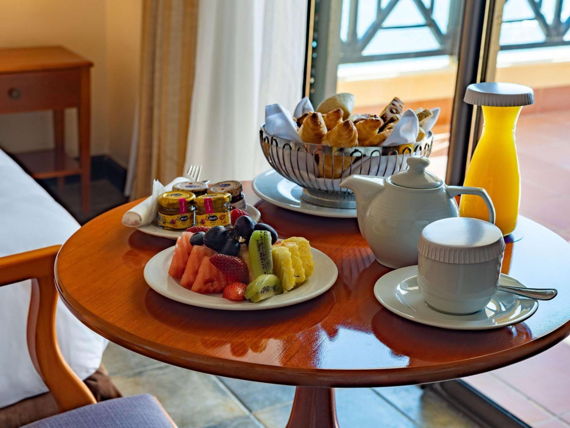 Novotel Bahrain Al Dana 4* Manama