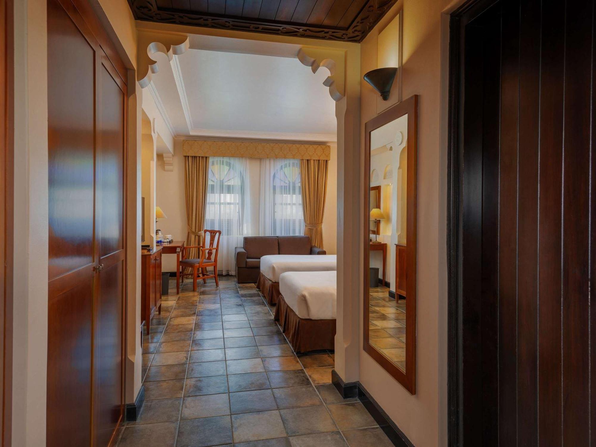 Novotel Bahrain Al Dana 4*